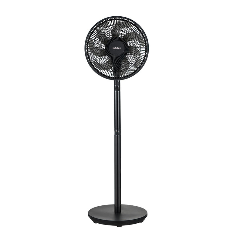 Vista frontal del ventilador Habitex VPM90 mostrando rejilla de seguridad y sistema de 7 aspas