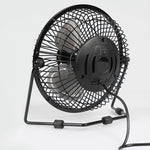 Parte posterior del ventilador Habitex VM-01 mostrando interruptor y cable USB