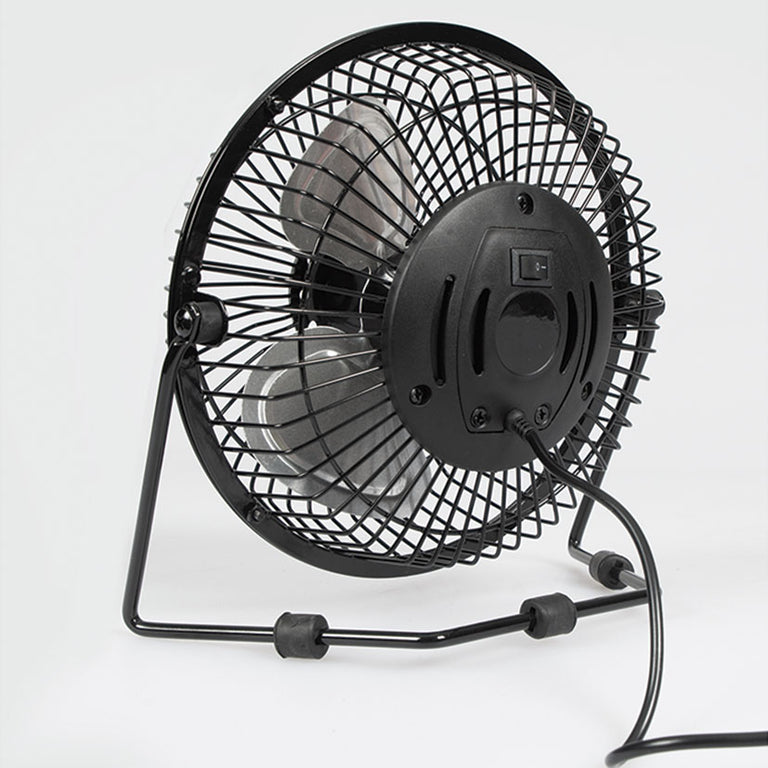 Parte posterior del ventilador Habitex VM-01 mostrando interruptor y cable USB