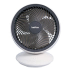 Vista frontal del ventilador recargable Habitex VM-05 mostrando la rejilla protectora espiral y sus 5 aspas.