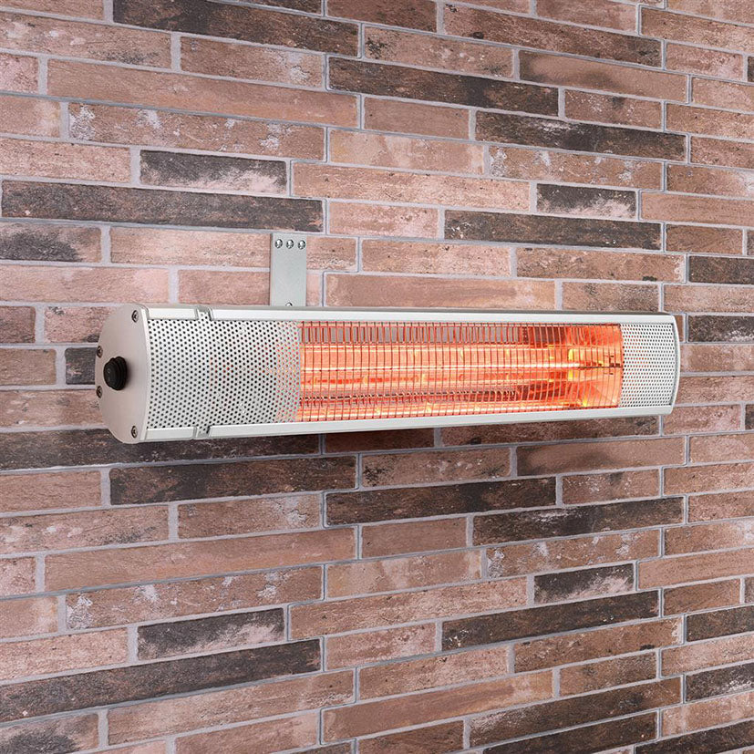 Calefactor infrarrojo Tristar KA-5277 instalado en pared de ladrillo para climatización de terrazas
