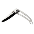 Navaja minimalista TRUE Bare abierta mostrando hoja de acero inoxidable con recubrimiento de titanio negro.