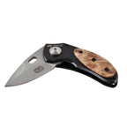 Navaja de bolsillo TRUE Jacknife semiabierta mostrando el veteado de madera y marco de aluminio