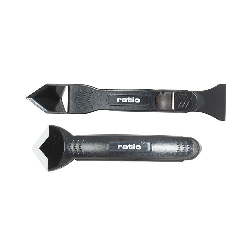 Kit RATIO 6871 con mango rascador negro y aplicador de silicona con cabezal blanco sobre fondo neutro.
