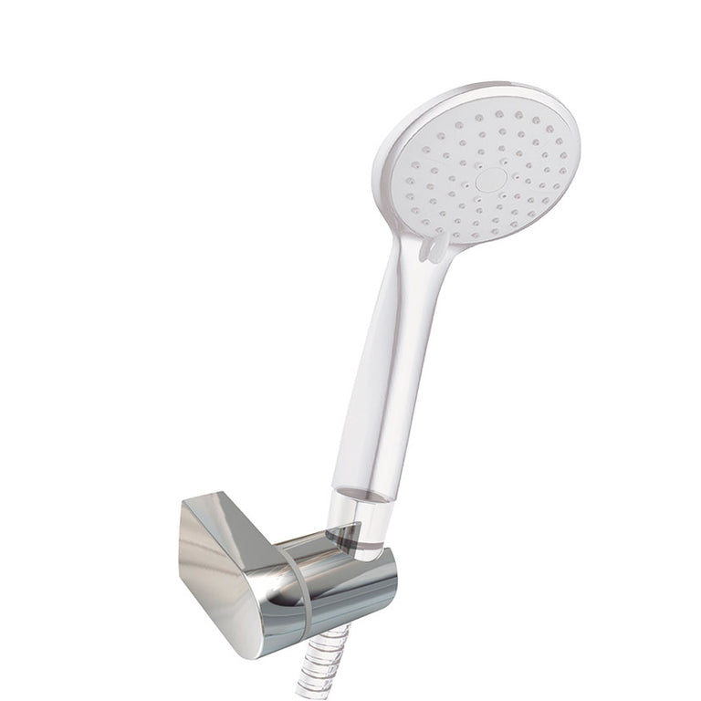 Soporte de ducha cromado instalado con mango de ducha teléfono blanco en ambiente de baño.