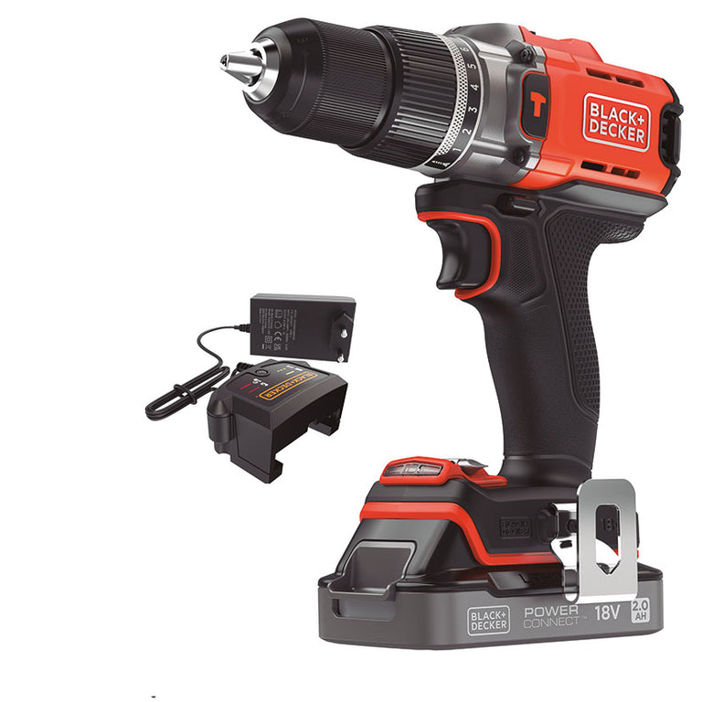 Taladro percutor Black+Decker 18V con batería PowerConnect 2.0Ah, cargador y clip de cinturón.