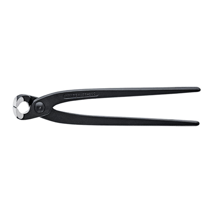 Primer plano de los filos de corte templados de la tenaza rusa KNIPEX 99 00.