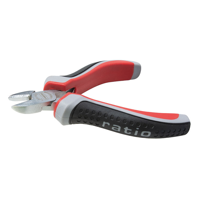 Alicate de corte diagonal mini RATIO de 115mm con mango ergonómico trimaterial y muelle de apertura rápida.
