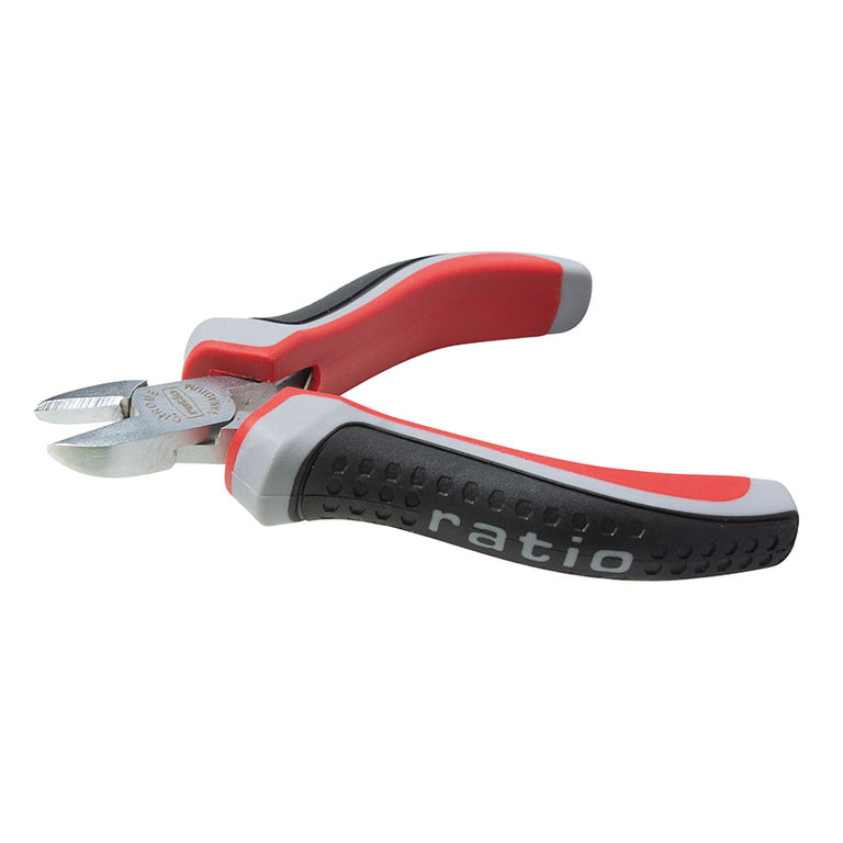 Alicate de corte diagonal mini RATIO de 115mm con mango ergonómico trimaterial y muelle de apertura rápida.