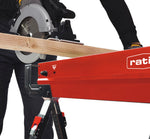 Uso de caballete RATIO 6716 como soporte para corte de madera con sierra circular eléctrica.