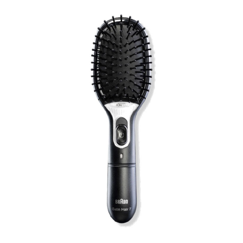 Cepillo iónico Braun Satin Hair 7 BR750 negro con tecnología IONTEC y cerdas naturales para brillo instantáneo.