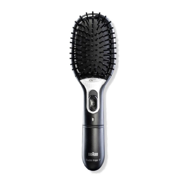 Cepillo iónico Braun Satin Hair 7 BR750 negro con tecnología IONTEC y cerdas naturales para brillo instantáneo.