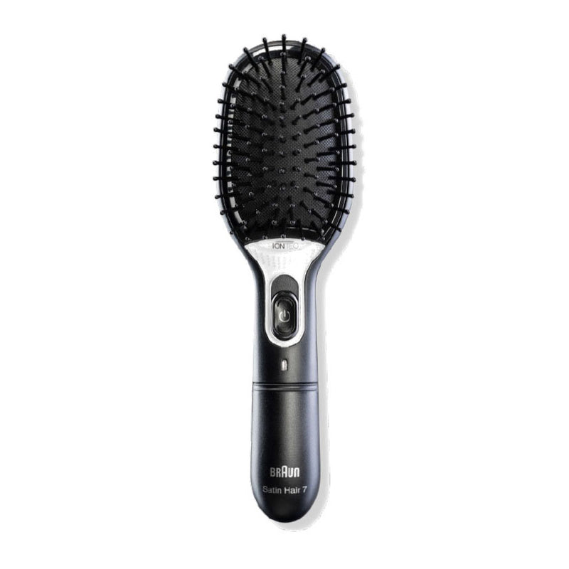 Cepillo iónico Braun Satin Hair 7 BR750 negro con tecnología IONTEC y cerdas naturales para brillo instantáneo.