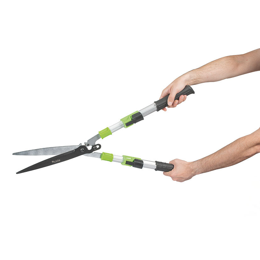 Uso manual de la tijera cortasetos LISTA ForceGear destacando las empuñaduras ergonómicas antideslizantes.