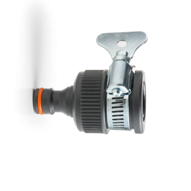 Conector de grifo universal LISTA 12-18 mm con abrazadera metálica de mariposa y junta tórica naranja.
