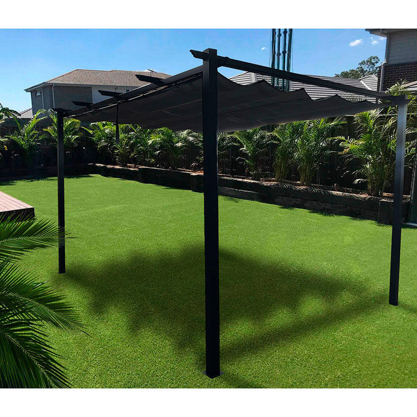 Pérgola minimalista gris antracita de 4x3 metros sobre césped de jardín
