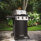 Barbacoa Broil King Gem 310 instalada en ambiente de jardín exterior sobre suelo de piedra