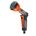 Pistola de riego GARDENA Classic multiusos con cabezal naranja y gatillo ergonómico sobre fondo blanco.