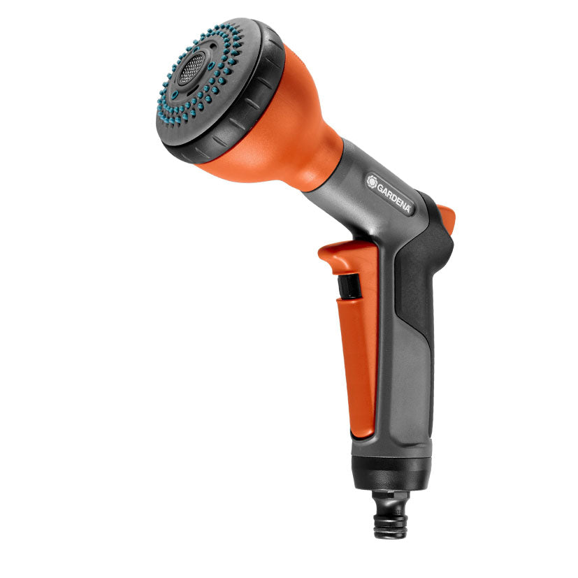 Pistola de riego GARDENA Classic multiusos con cabezal naranja y gatillo ergonómico sobre fondo blanco.