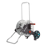 Carro portamangueras GARDENA CleverRoll M Metal con estructura de acero y manivela plegable.
