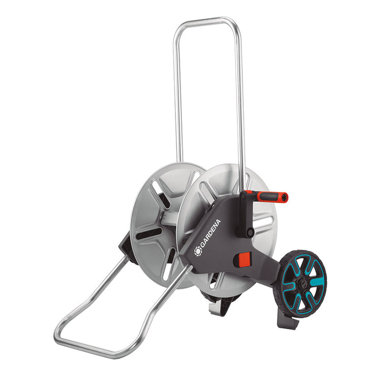 Carro portamangueras GARDENA CleverRoll M Metal con estructura de acero y manivela plegable.