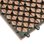 Detalle de la base con rejilla de PVC y conectores de montaje de la baldosa composite