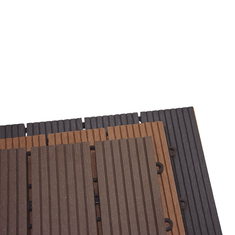 Muestras de baldosas composite en diferentes tonalidades de marrón y gris para exterior