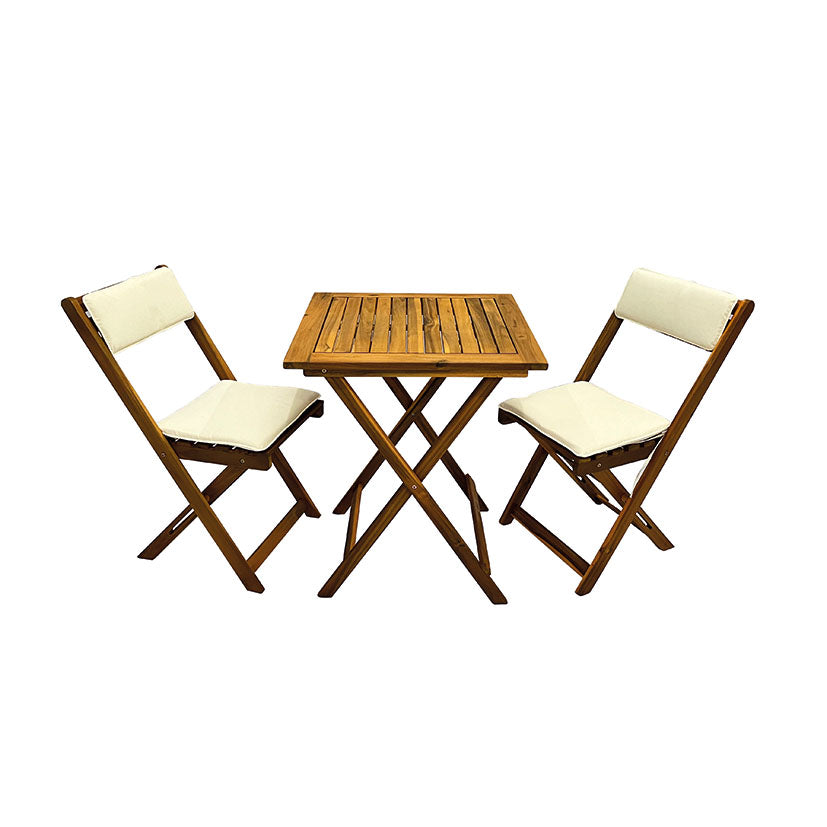 Conjunto de balcón Classic de madera con mesa y dos sillas plegables con cojines beige sobre fondo blanco.
