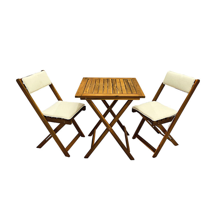 Conjunto de balcón Classic de madera con mesa y dos sillas plegables con cojines beige sobre fondo blanco.