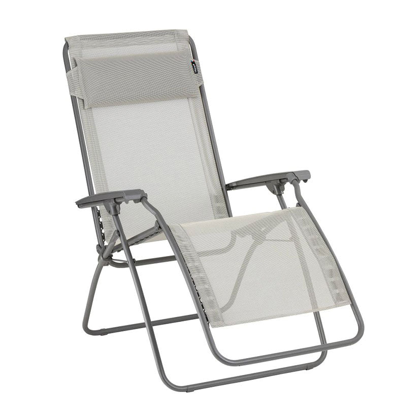 Sillón multiposición Lafuma RClip gris claro con almohadilla reposacabezas ajustable.