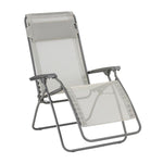Sillón multiposición Lafuma RClip gris claro con almohadilla reposacabezas ajustable.