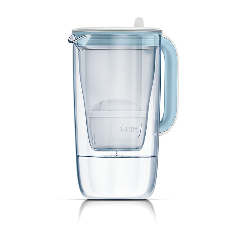 Jarra filtrante BRITA Marella de 2.4L en color azul claro con cartucho de filtrado Maxtra Pro instalado.