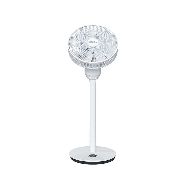 Ventilador FACULA Brisa 3D en posición de pie con cabezal orientado hacia arriba para circulación 3D
