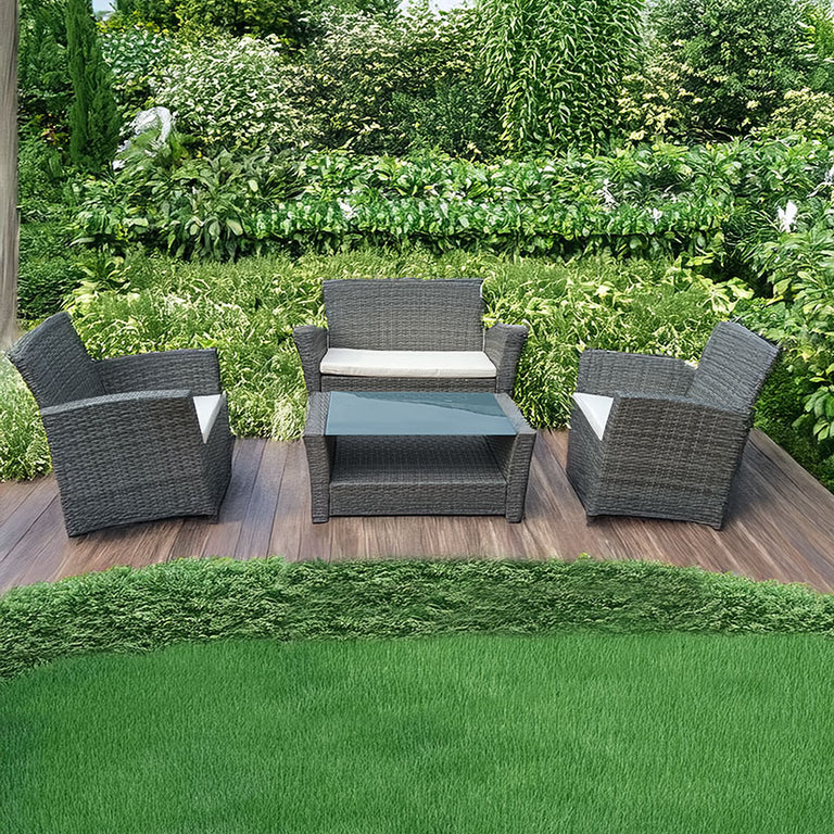 Conjunto de muebles de jardín Ibiza en ratán sintético gris con sofá, sillones y mesa sobre suelo de madera