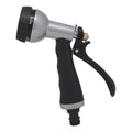 Pistola de riego metálica Aqua Control con cuerpo plateado y mango ergonómico negro de caucho.