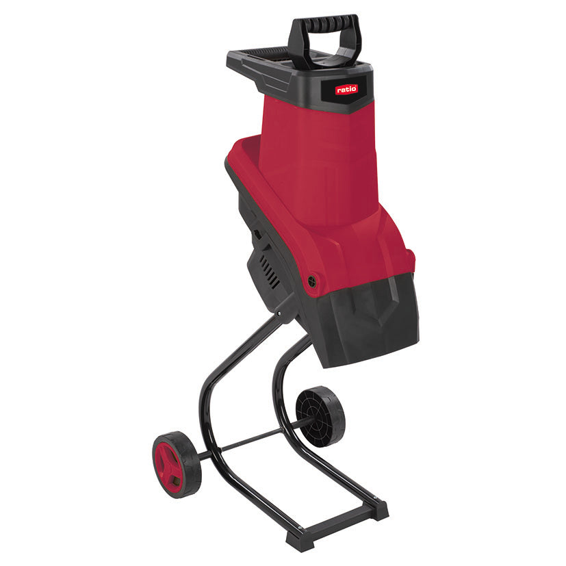 Trituradora eléctrica RATIO R-T2500 roja y negra con ruedas de transporte y mango de seguridad.