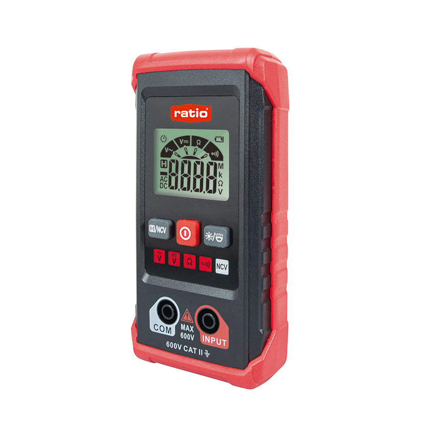 Vista en perspectiva del multímetro RATIO HT-123 mostrando su carcasa protectora ergonómica