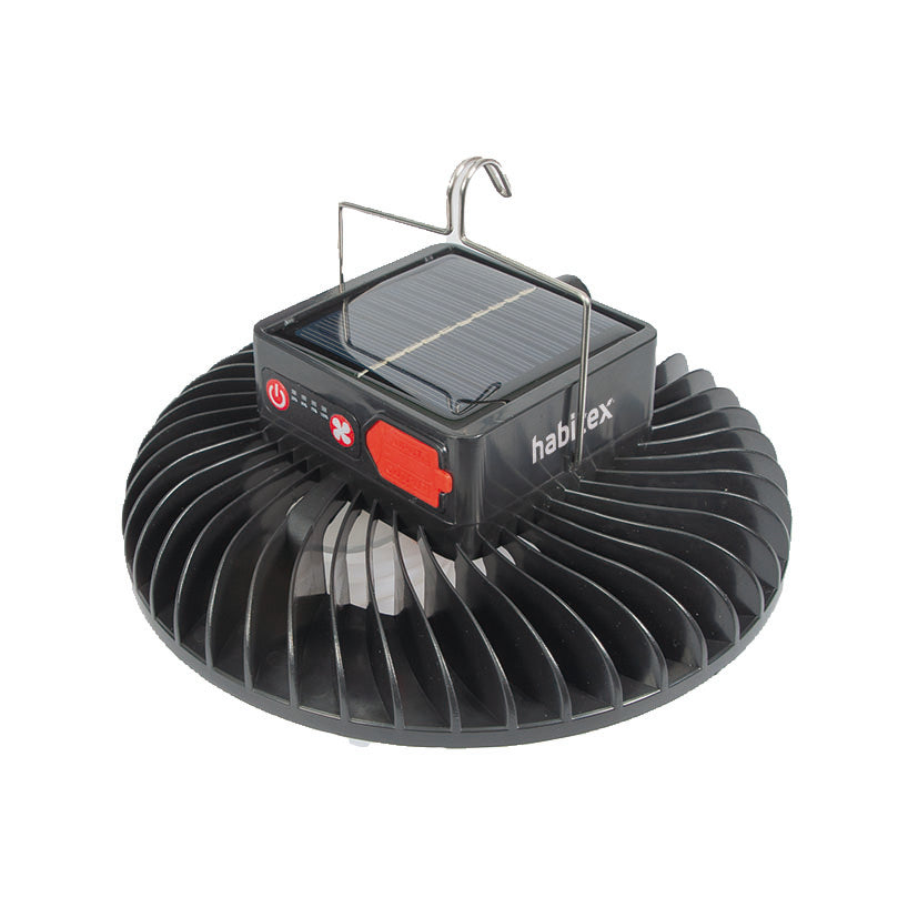 Vista superior del ventilador HABITEX V30 mostrando el panel solar de carga y el panel de control con indicador de batería.