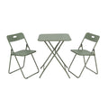 Conjunto de jardín Agata verde salvia con mesa cuadrada y dos sillas metálicas plegables para exterior.