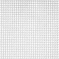 Primer plano de malla plástica cuadrada blanca LISTA para cerramientos y protección.