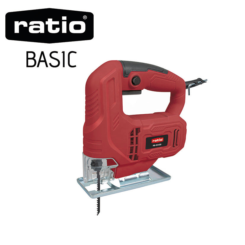 Sierra caladora RATIO Basic RB-SC400 roja de 400W con base metálica y hoja de corte instalada