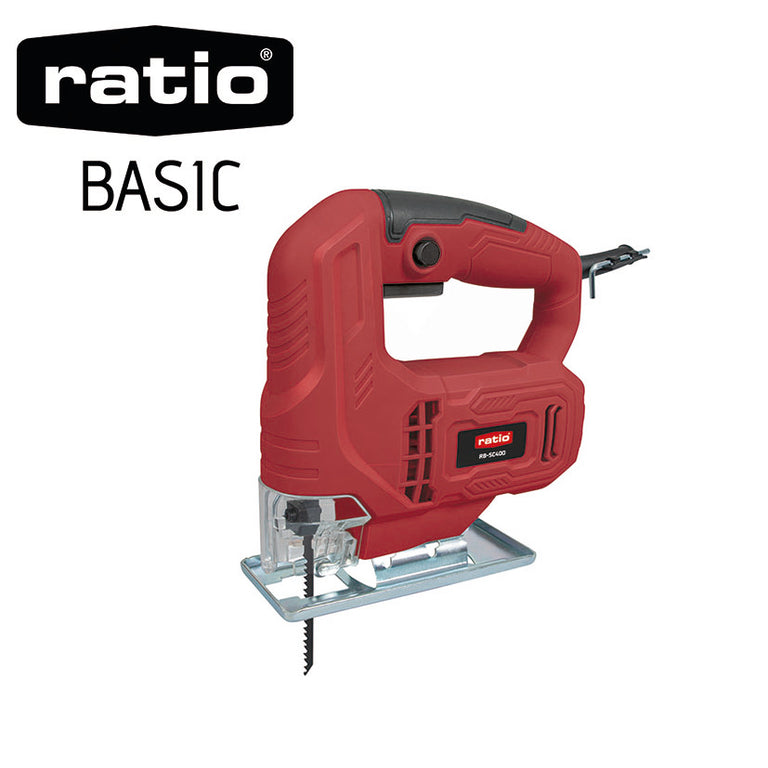 Sierra caladora RATIO Basic RB-SC400 roja de 400W con base metálica y hoja de corte instalada