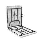 Silla plegable de resina blanca con estructura metálica negra serie TAY