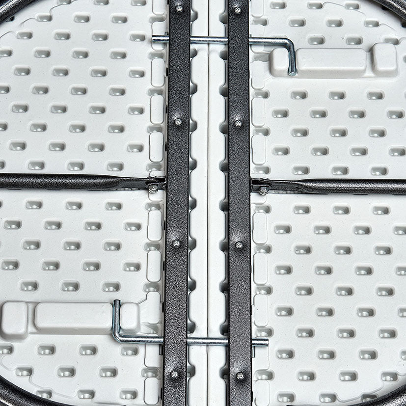 Silla plegable de resina blanca con estructura metálica negra serie TAY