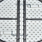 Silla plegable de resina blanca con estructura metálica negra serie TAY