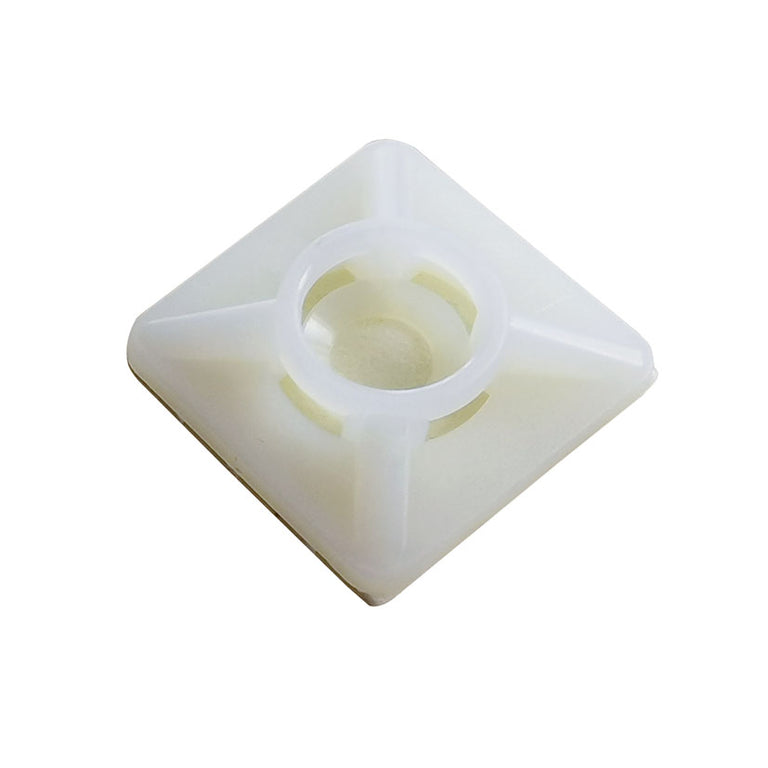 Base adhesiva blanca para bridas de poliamida 6.6 vista en perspectiva