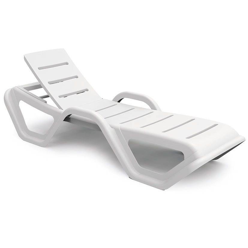 Tumbona monoblock blanca de polietileno con respaldo reclinable para piscina