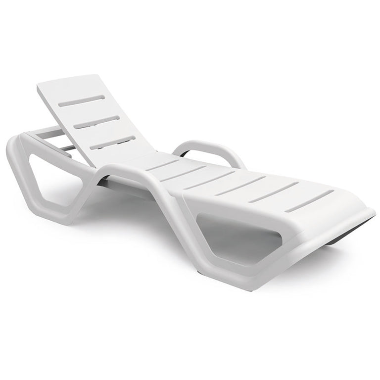 Tumbona monoblock blanca de polietileno con respaldo reclinable para piscina