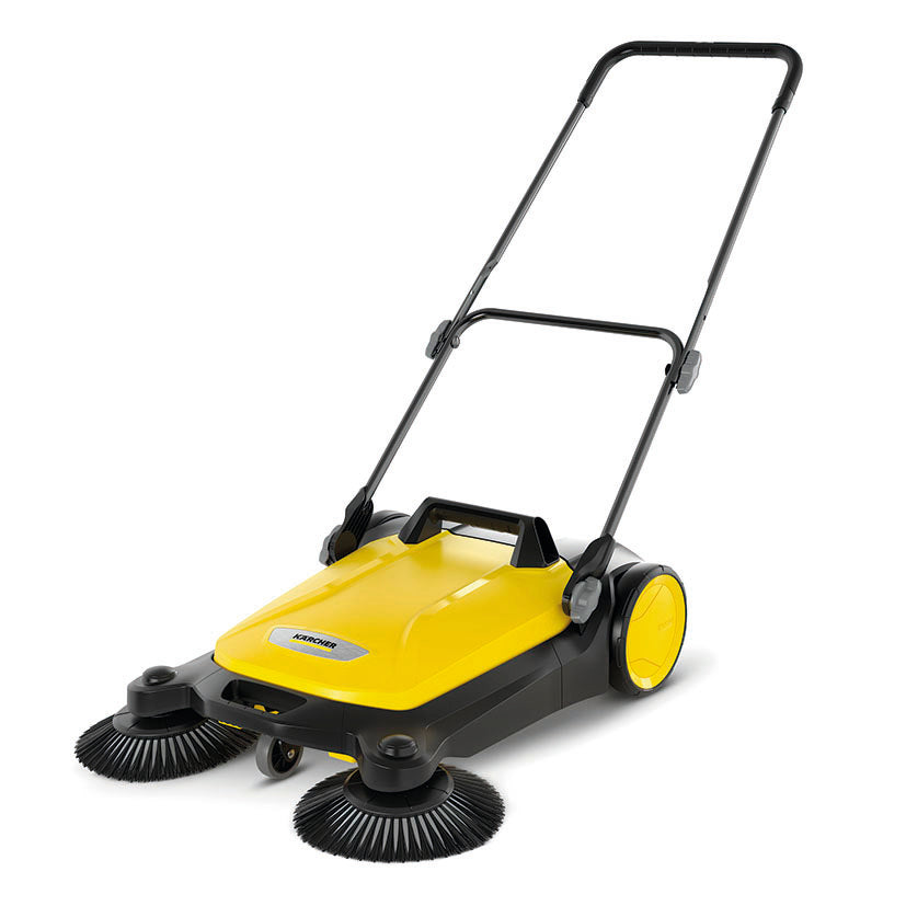 Barredora manual Kärcher S4 Twin amarilla y negra con dos cepillos laterales circulares y asa de empuje ajustable