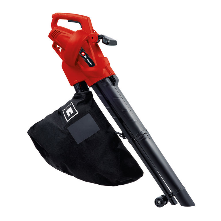 Aspirador soplador Einhell GC-EL 3024 E rojo con bolsa recolectora negra y ruedas de apoyo sobre fondo blanco.